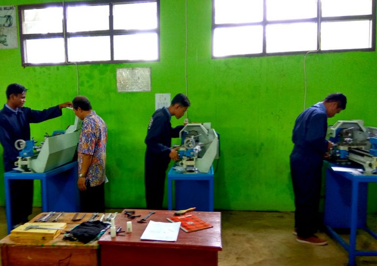 Bengkel-Praktikum-Teknik-Mekanik-Industri-1
