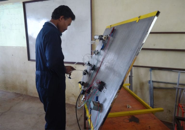 Bengkel-Praktikum-Teknik-Mekanik-Industri-2