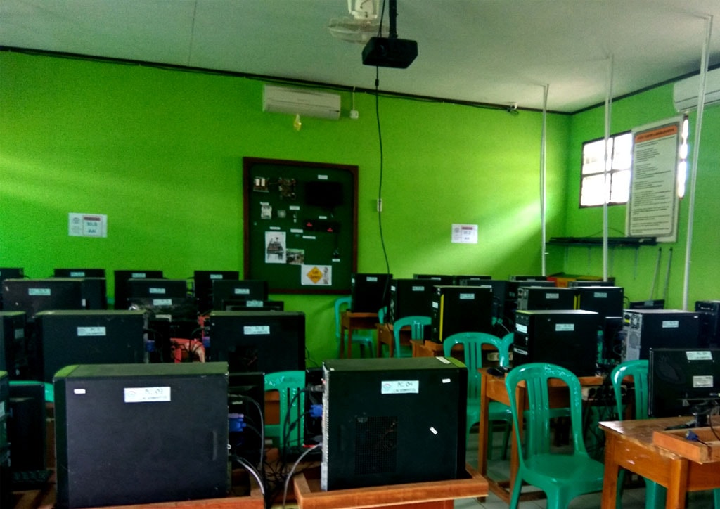 Laboratorium-Komputer-1