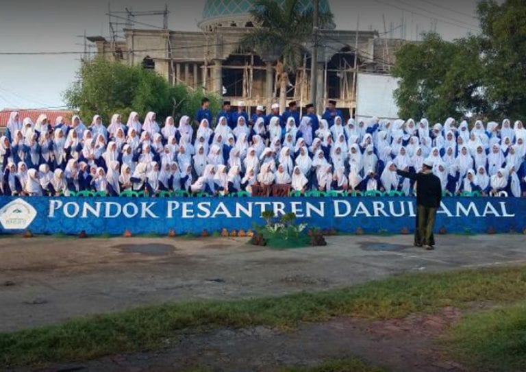 Pondok-Pesantren-Darul-Amal-1